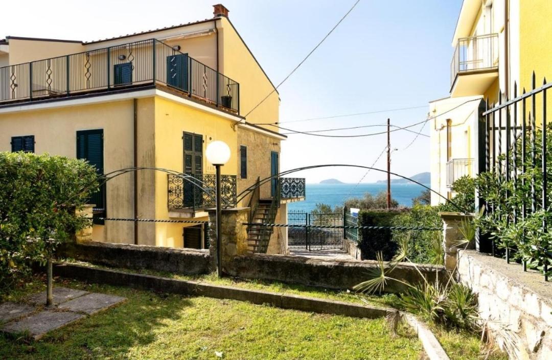 Apartments Tellaro * Tellaro